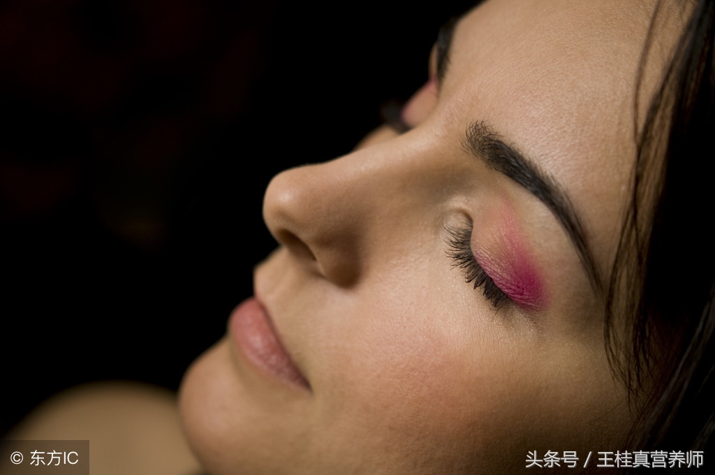 左眼皮跳是预兆着好运还是厄运,左眼皮跳跳是真的有吉祥之兆吗