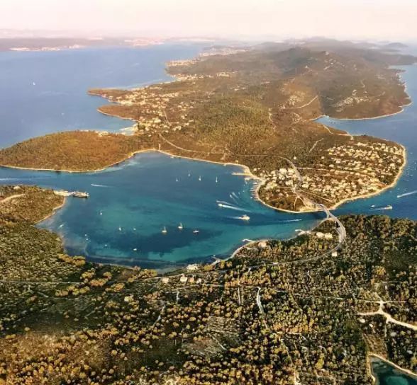 一切从一块天幕说起,为什么说克罗地亚是纯粹的足球