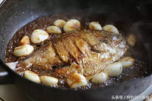 简单易学清蒸鲳鱼的家常做法,蒜香清蒸金昌鲳鱼
