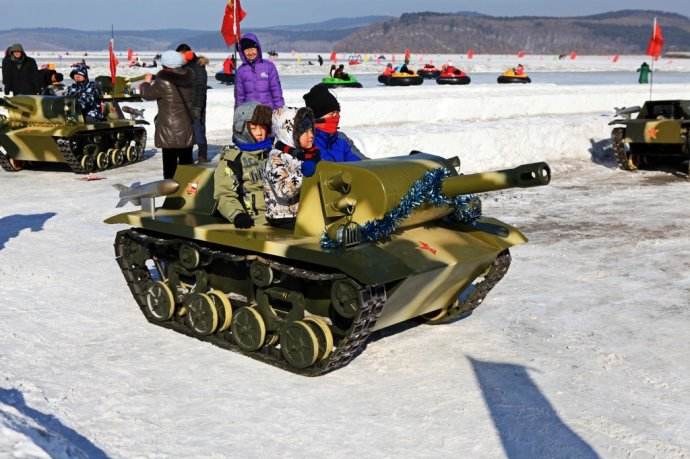 比碰碰车蛮横的是坦克，比Tank更横的是北冰洋上的巨型油罐