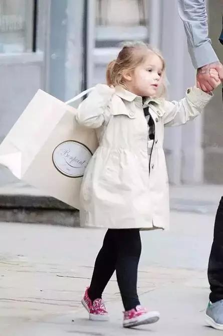 李嫣李老师照片,李亚鹏女儿李嫣的社交账号