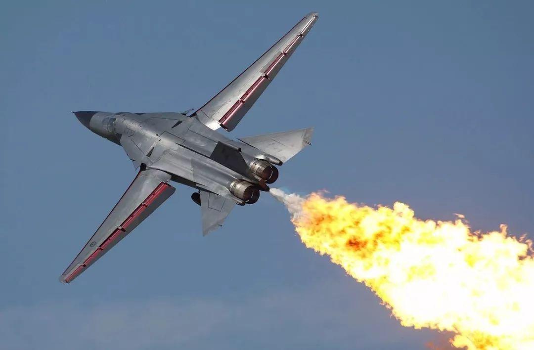 战斗机被导弹锁定后还能逃跑吗,战斗机被导弹锁定做什么机动