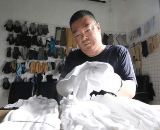 《药神》原型陆勇这家店将被挤爆!某网友一次就买10万双手套