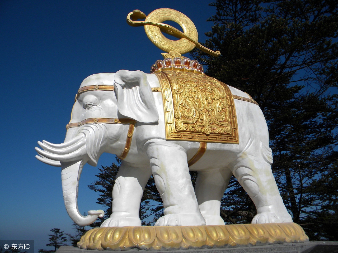 普贤菩萨最出名的在哪里,寺庙里普贤菩萨一般在哪里