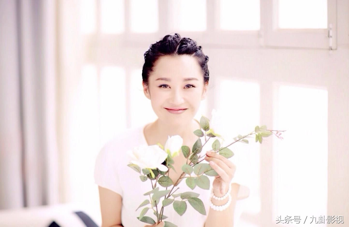 《邪不压正》许晴大尺度出镜，穿旗袍大秀翘臀，网友直呼受不了！