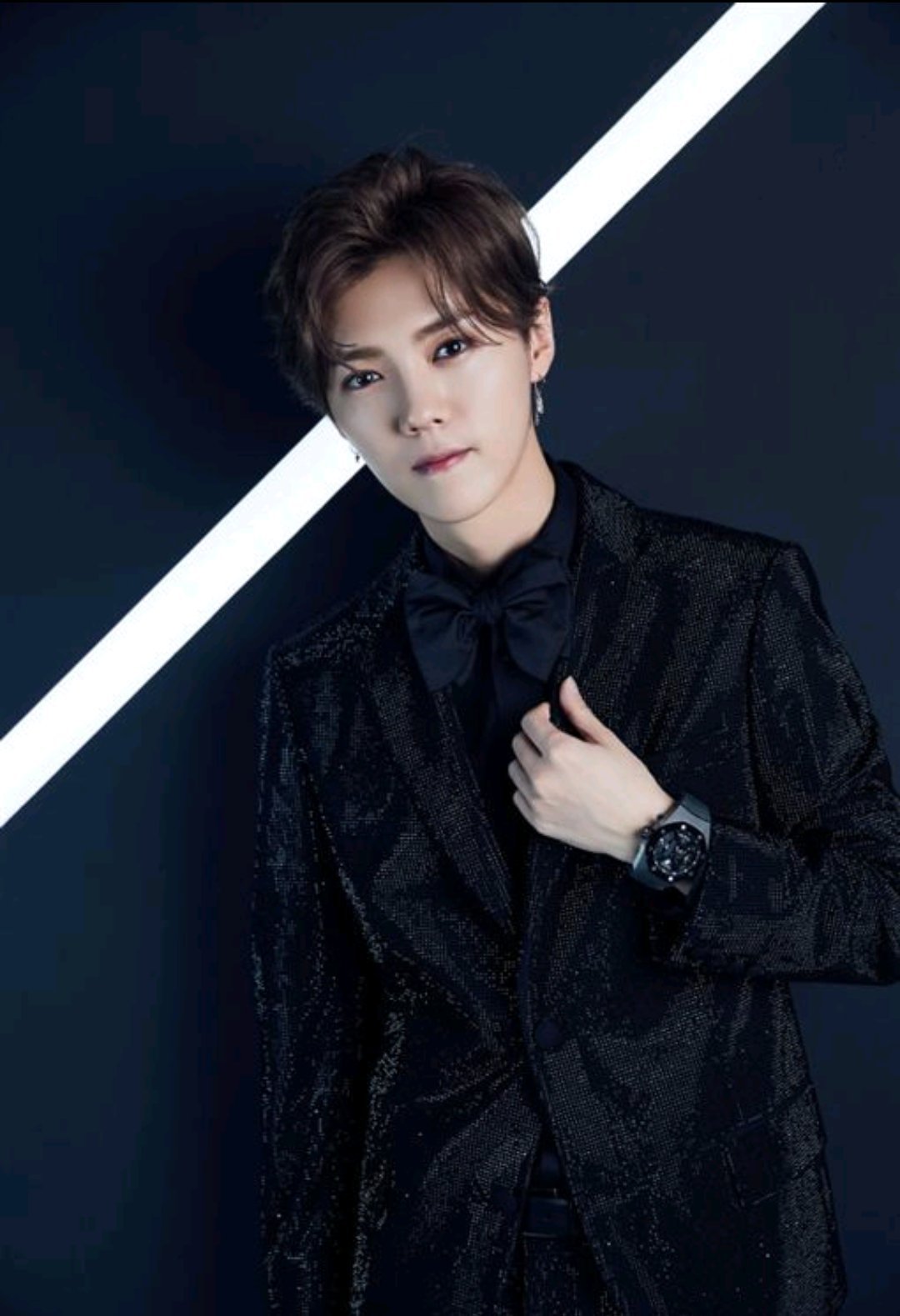 鹿晗掐指一算超神准，粉丝跟买法国爽歪歪