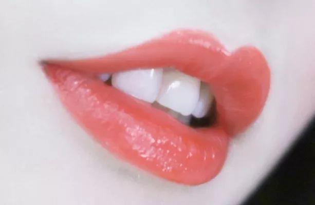 试色口红哪个颜色好看显白,试色口红哪个色好看显白