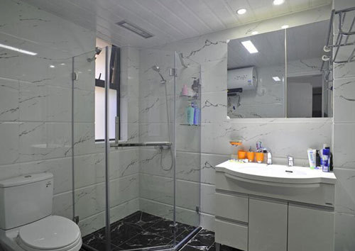 装卫浴门要注意什么,卫生间适合安装怎样的卫浴