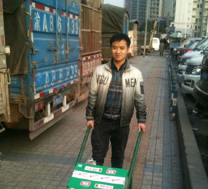 曾是新浪程序员，后开了个水果摊，猎头问他：几轮融资了