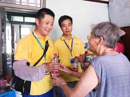 苏宁联合海尔上门免费拆送装空调八旬独居老人告别高温