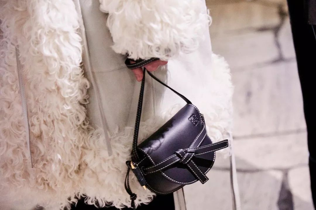 买包包就像白送的一样,买包就是投资