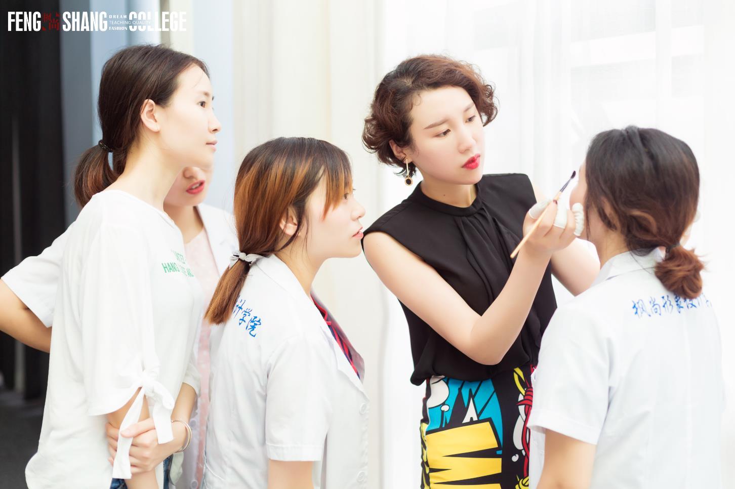 荔菲悦月深度解析,开运眉怎样的