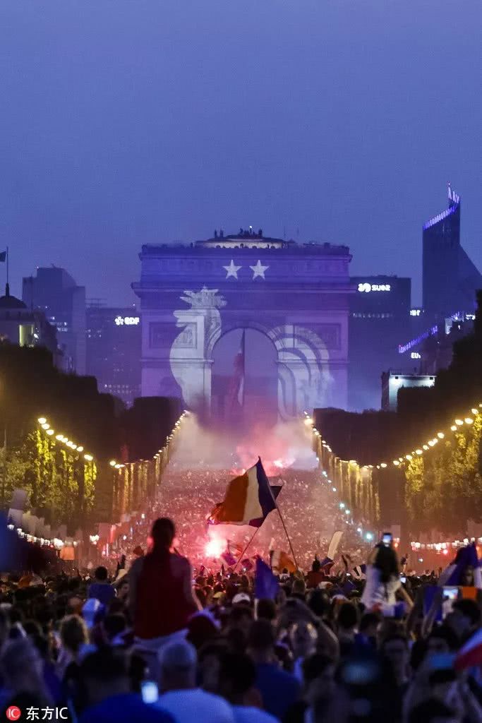 普京的黑雨伞是防弹的吗,普京雨伞视频完整版