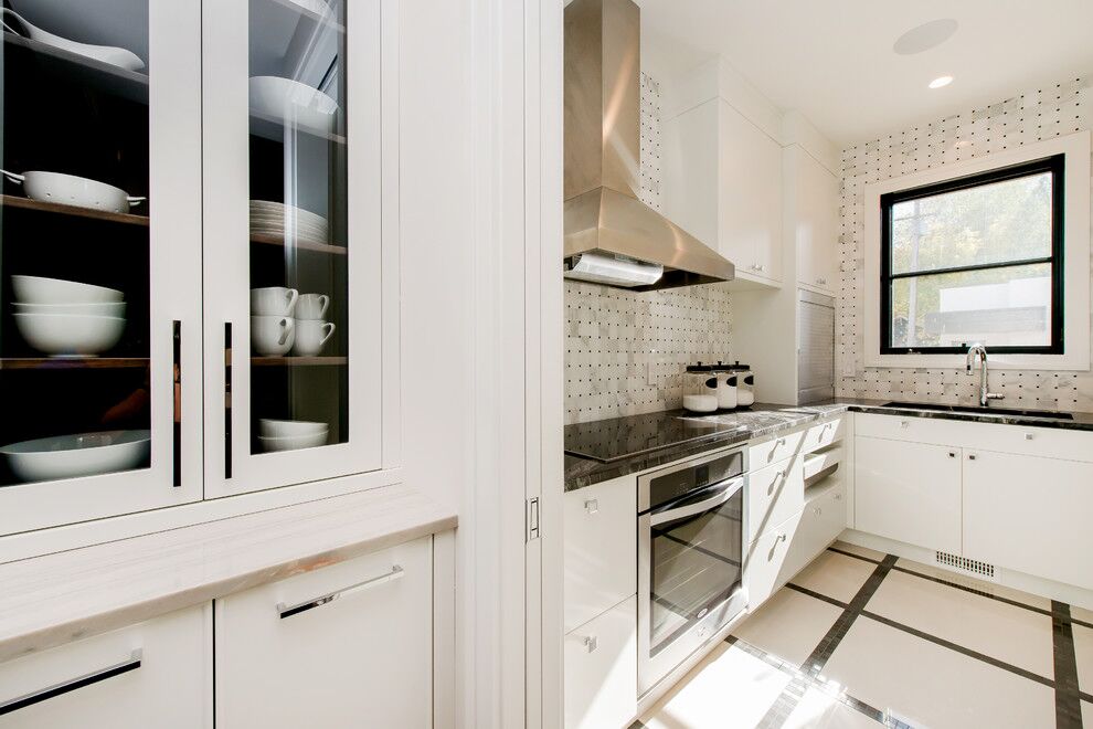 橱柜门用两块玻璃,橱柜内嵌门板效果图