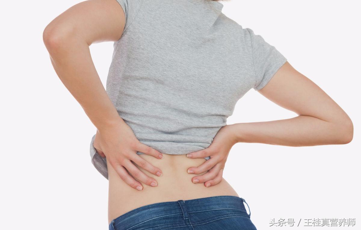 腰椎疼痛难忍？那是你走路有问题，换下姿势就会立马轻松！