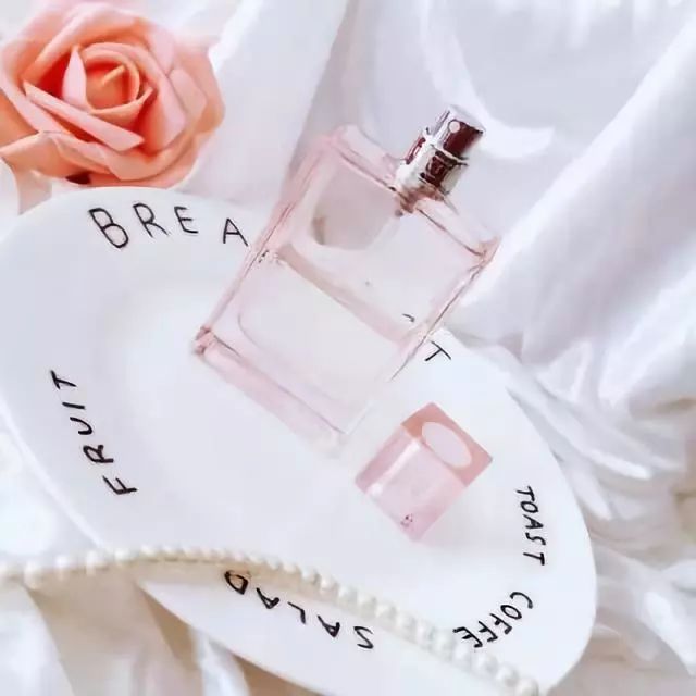 香水味歌曲原唱,你身上有她的香水味