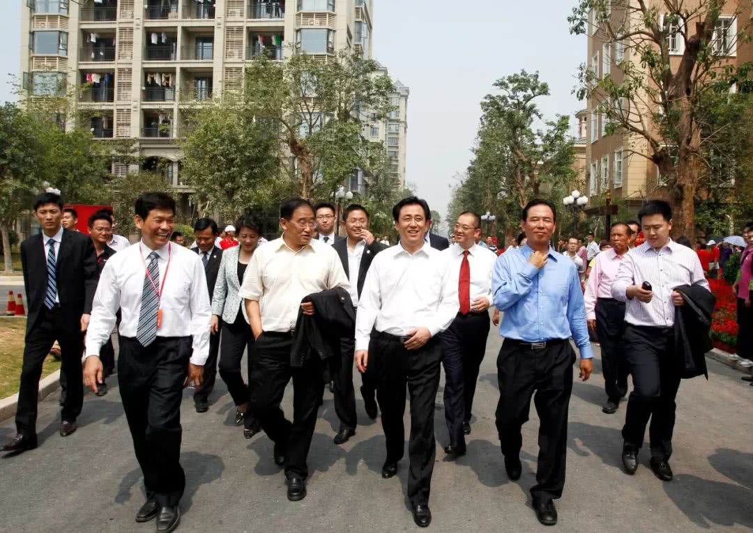 许家印案会刺破房地产泡沫吗,许家印规避股权风险