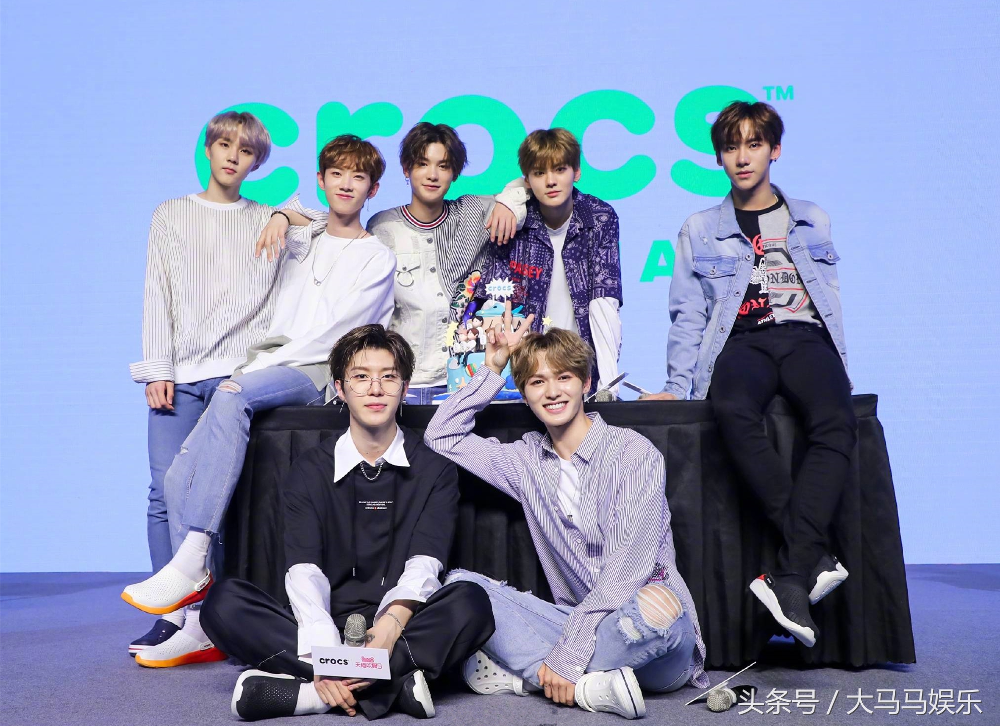 朱正廷遭乐华七子吐槽,朱正廷乐华7子同穿白衣