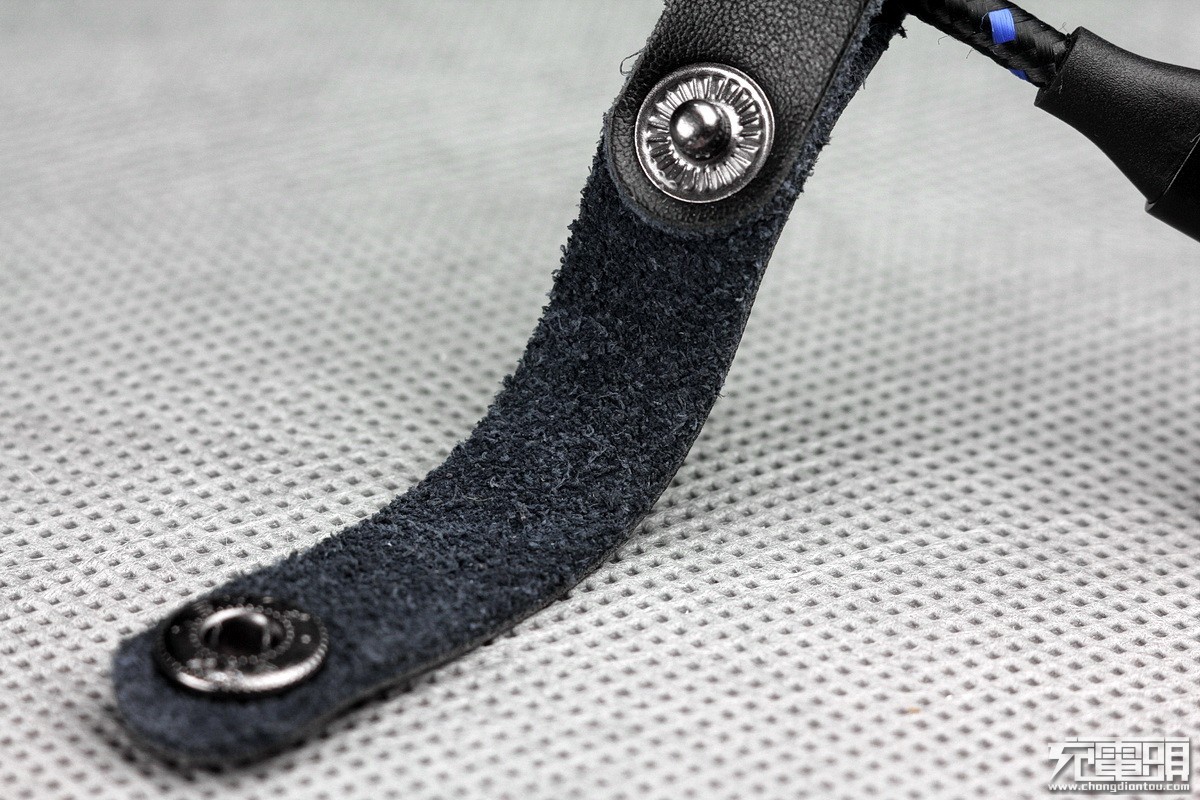 如何将手机屏幕投到显示屏上,手机怎么直接投到显示屏