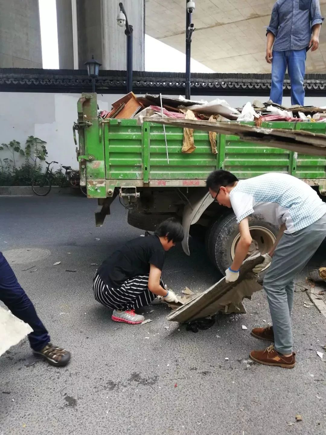 今天，有人在馒头山社区玩起了“快闪”……