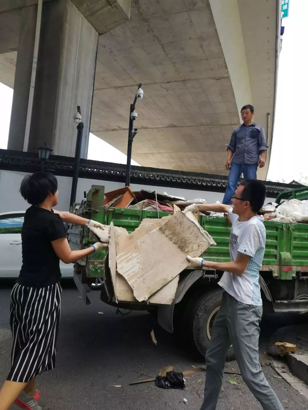 今天，有人在馒头山社区玩起了“快闪”……