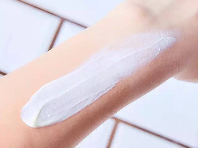 真正晒不黑的防晒霜,防晒霜一天涂2次对皮肤影响么