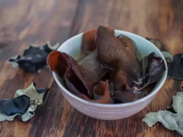 木耳怎样泡发又软又好吃,木耳怎么泡营养最丰富