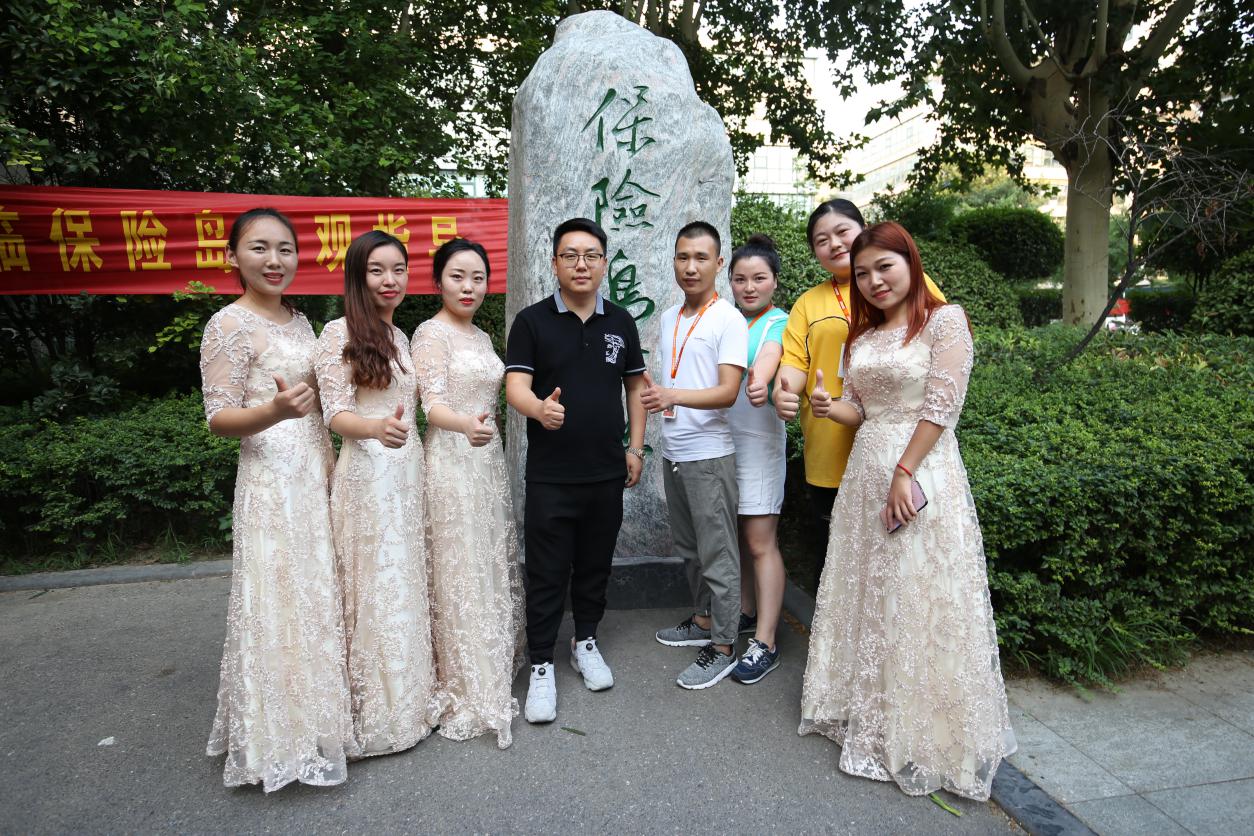 群星照耀海内外保险名家齐访保险岛