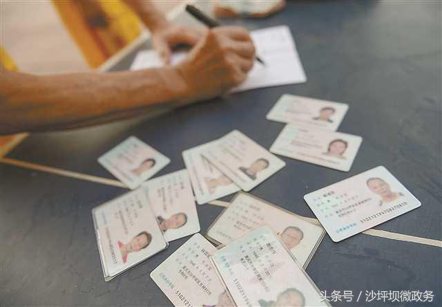 厉害了！平均年龄65岁，最年长者81岁——这群重庆老大爷踢了三个全国冠军