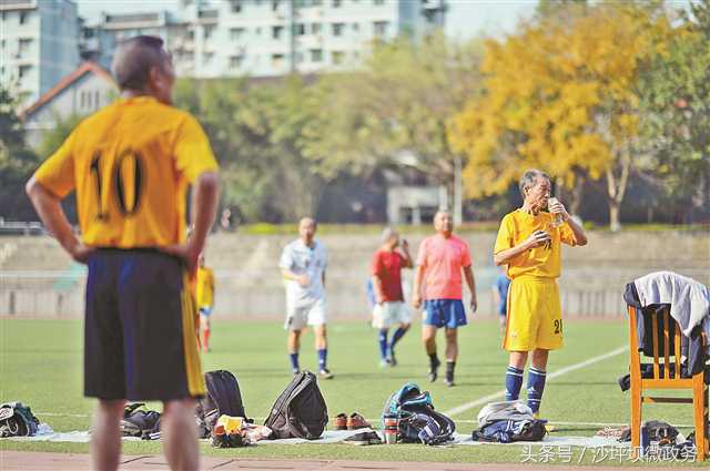 厉害了！平均年龄65岁，最年长者81岁——这群重庆老大爷踢了三个全国冠军