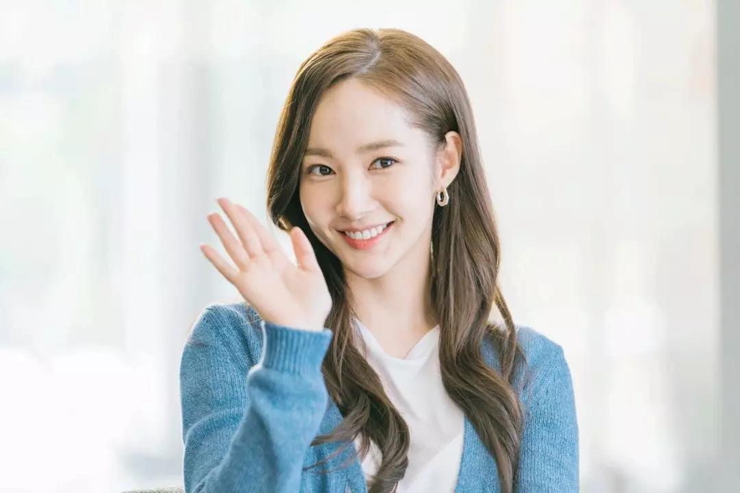 《金秘书为何那样》最出彩的不是霸总爱我，而是教科书式穿搭