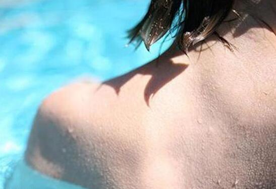 后背去螨虫的最佳方法,快速去除背后螨虫