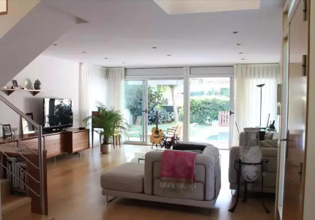 c罗和梅西的家,c罗梅西贝克汉姆豪宅对比