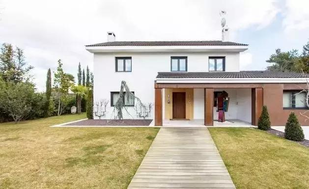 c罗和梅西的家,c罗梅西贝克汉姆豪宅对比