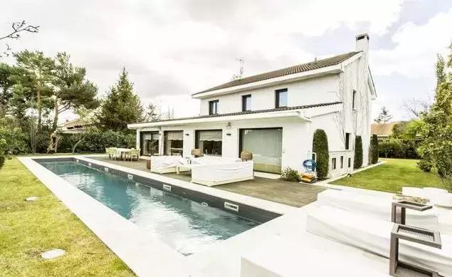 c罗和梅西的家,c罗梅西贝克汉姆豪宅对比