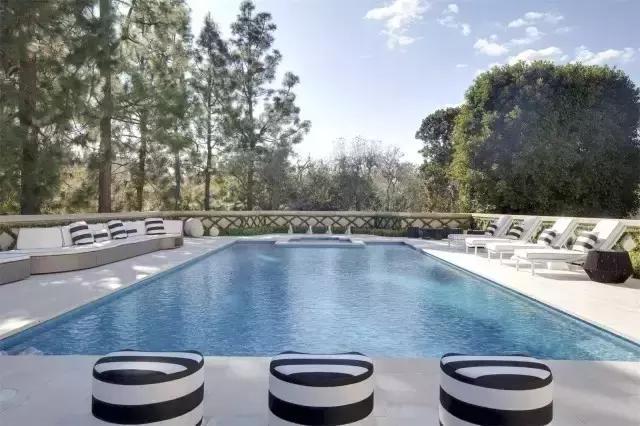 c罗和梅西的家,c罗梅西贝克汉姆豪宅对比