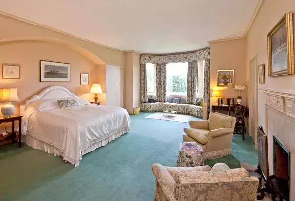 c罗和梅西的家,c罗梅西贝克汉姆豪宅对比