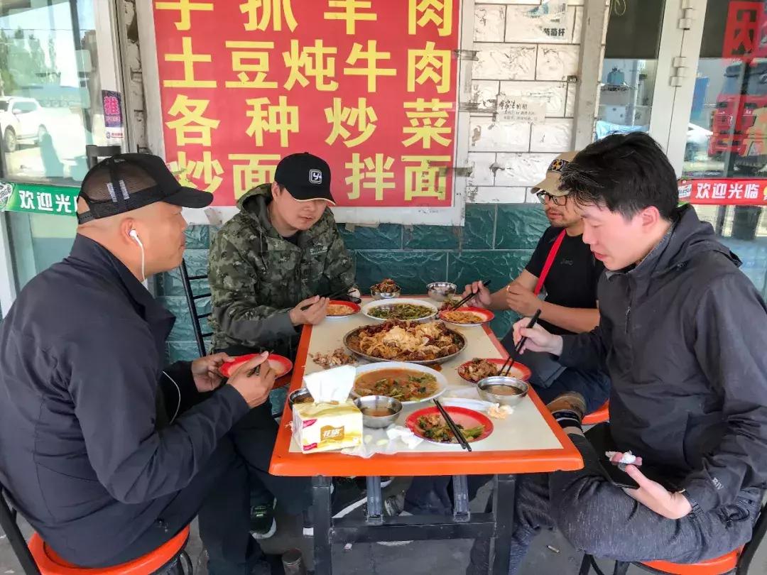 沙漠里把车开到起飞，这才是男人该玩的游戏｜远途心路