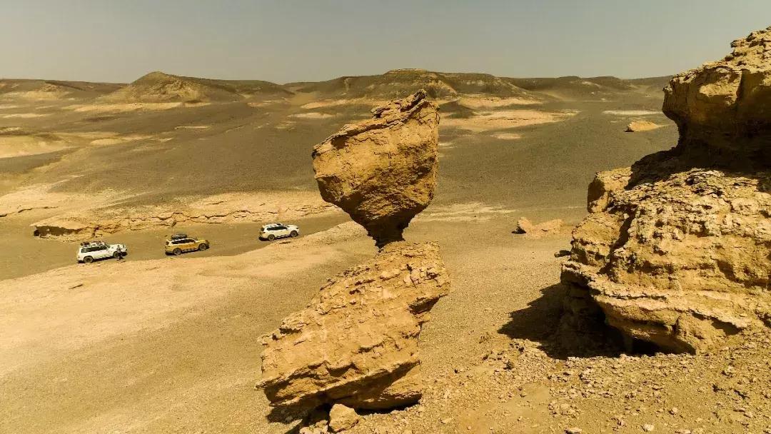 沙漠里把车开到起飞，这才是男人该玩的游戏｜远途心路