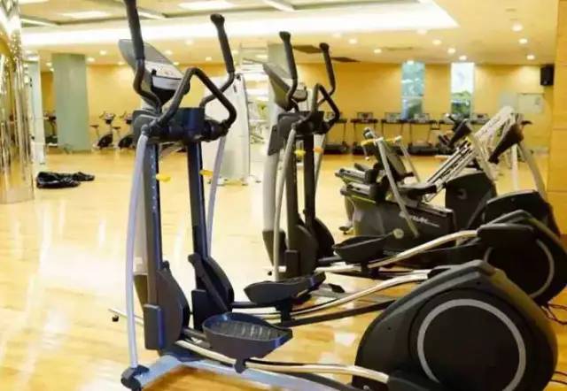 健身器材椭圆机和跑步机哪个好,椭圆机对比跑步机