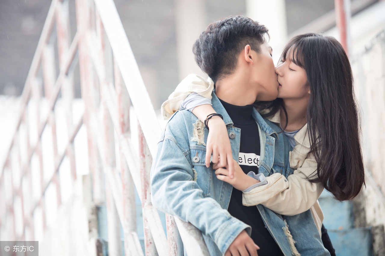 竹马成校草我自卑配不上他，他拦住我：我只喜欢你