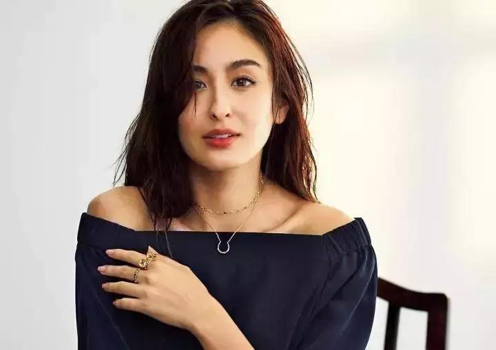 适合搭配方领的项链,一字肩和方领适合哪种项链