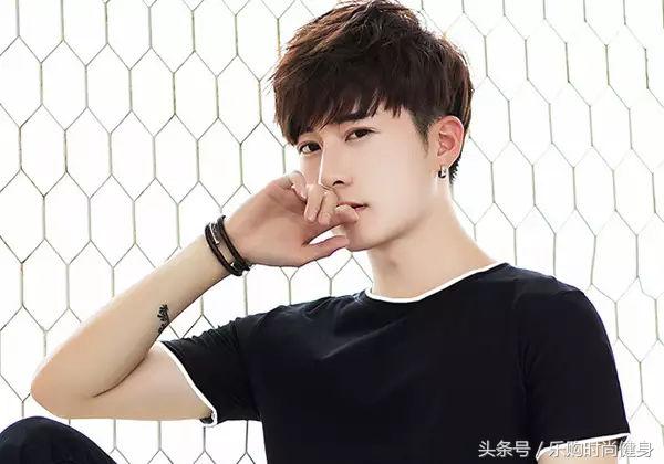 型男t恤短袖修身,型男必备高档时尚t恤