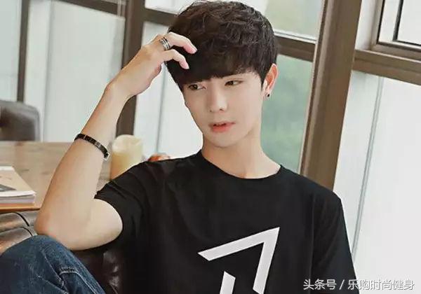 型男t恤短袖修身,型男必备高档时尚t恤