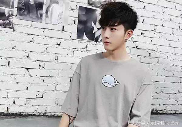 型男t恤短袖修身,型男必备高档时尚t恤