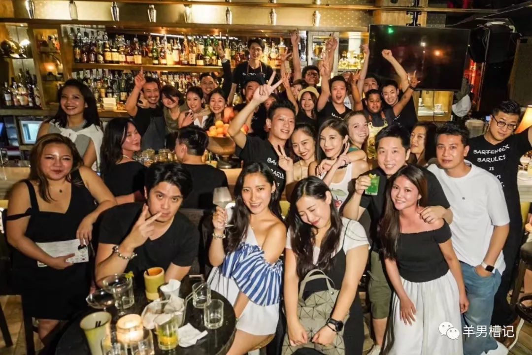 去酒吧除了点酒还需要点什么,去酒吧吧台如何点酒