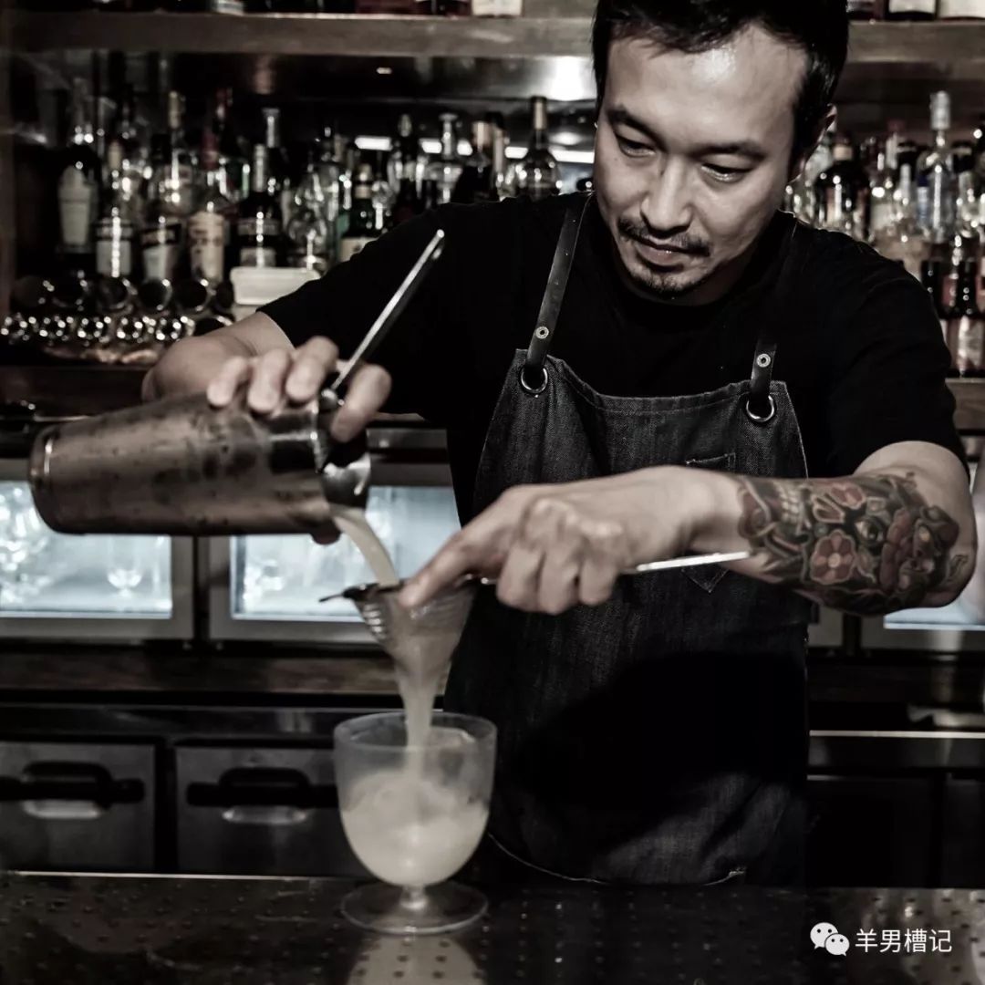 去酒吧除了点酒还需要点什么,去酒吧吧台如何点酒