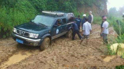 汽修揭秘小妙招,汽车陷入泥坑出不来咋办