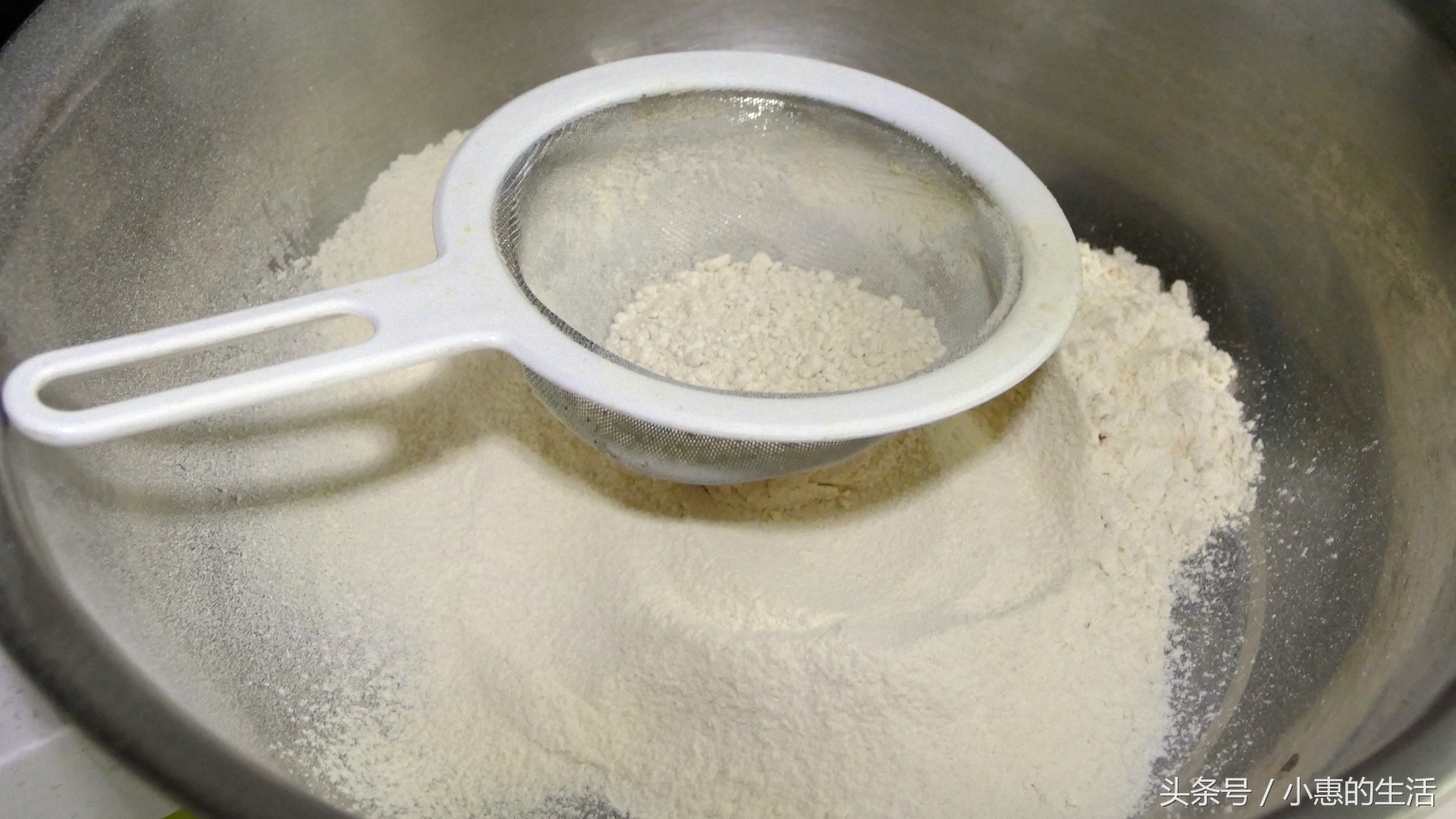 炒面：不用油炒，不加任何调料，开水烫一烫搅一搅就可以吃