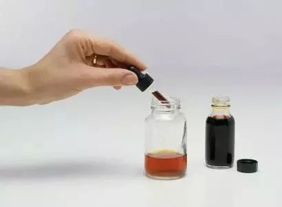 手上长小水泡需不需要把它挑破,夏天手上起小水泡吃什么中药治疗